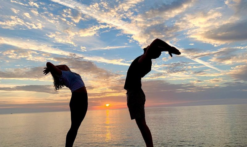 yoga-ardhachandrasana-mare